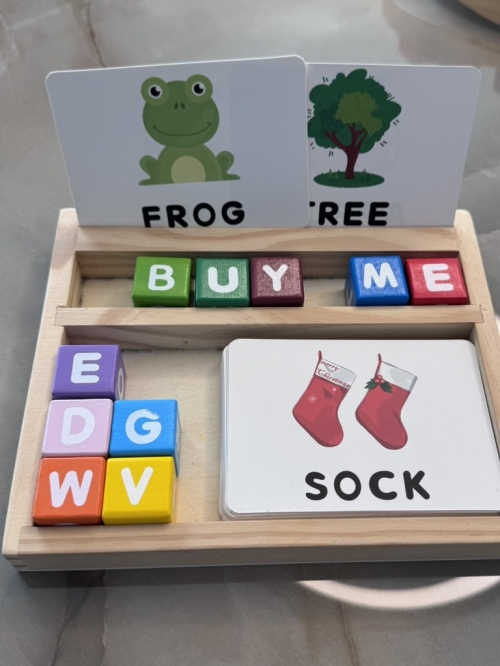 Wortübungsspiel für Kinder aus Holz